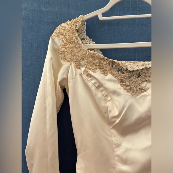 Vintage 1956 wedding dress. Only worn once. Purchased in San Francisco. - Picture 3 of 10